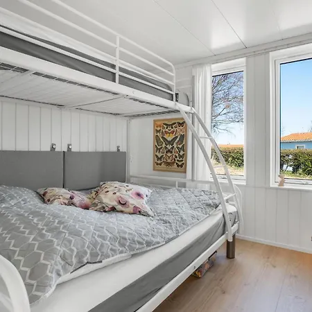 別荘 6 Bedroom Beautiful In スヴァネケ