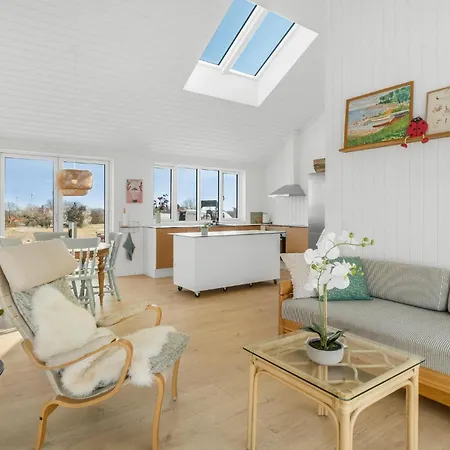 6 Bedroom Beautiful In